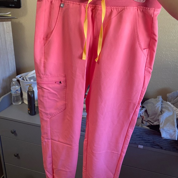 FIGS Scrub Sets✨✨ RARE FINDS - Picture 4 of 5